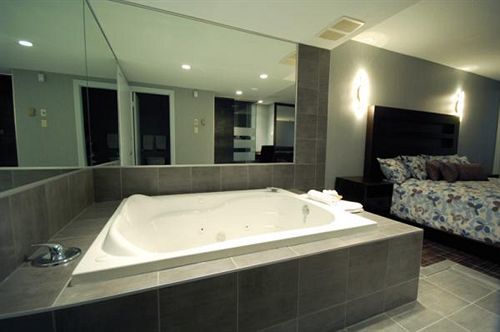 Le Fabreville Motel & Suites Laval Buitenkant foto